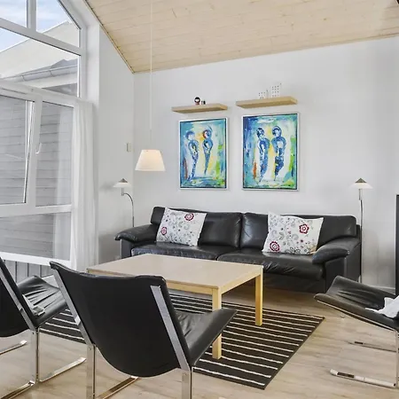 Heraldina - 700m From The Sea By Interhome